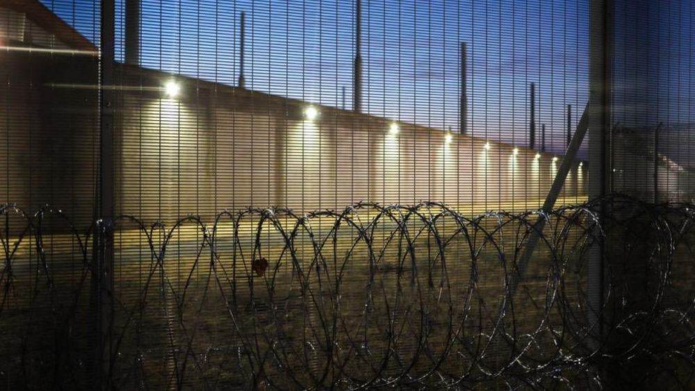 Cinci români condamnaţi în Scoţia la pedepse de până la 24 de ani de închisoare pentru viol şi exploatare sexuală